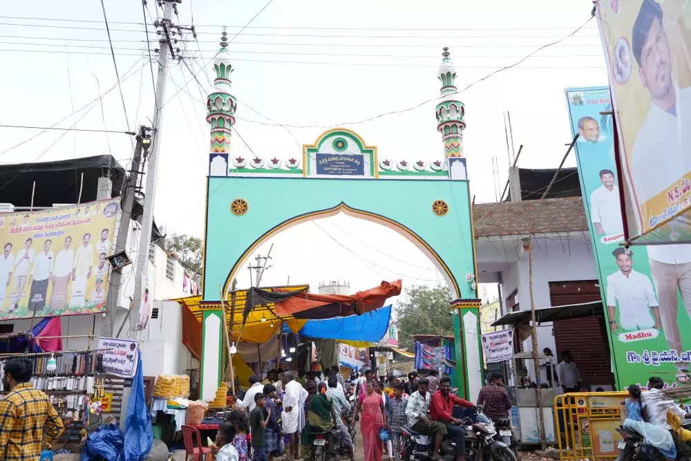 The dargah of Bade Saheb built by the villagers. Photo: Komanabelli Kiran Kumar The dargah of Bade Saheb built by the villagers. Photo: Komanabelli Kiran Kumar