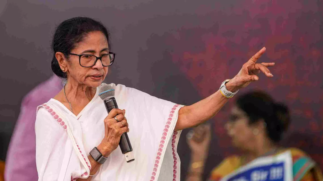 Hours before MCC sets in, Mamata gives hike to priests and clerics, clears DA arrears
