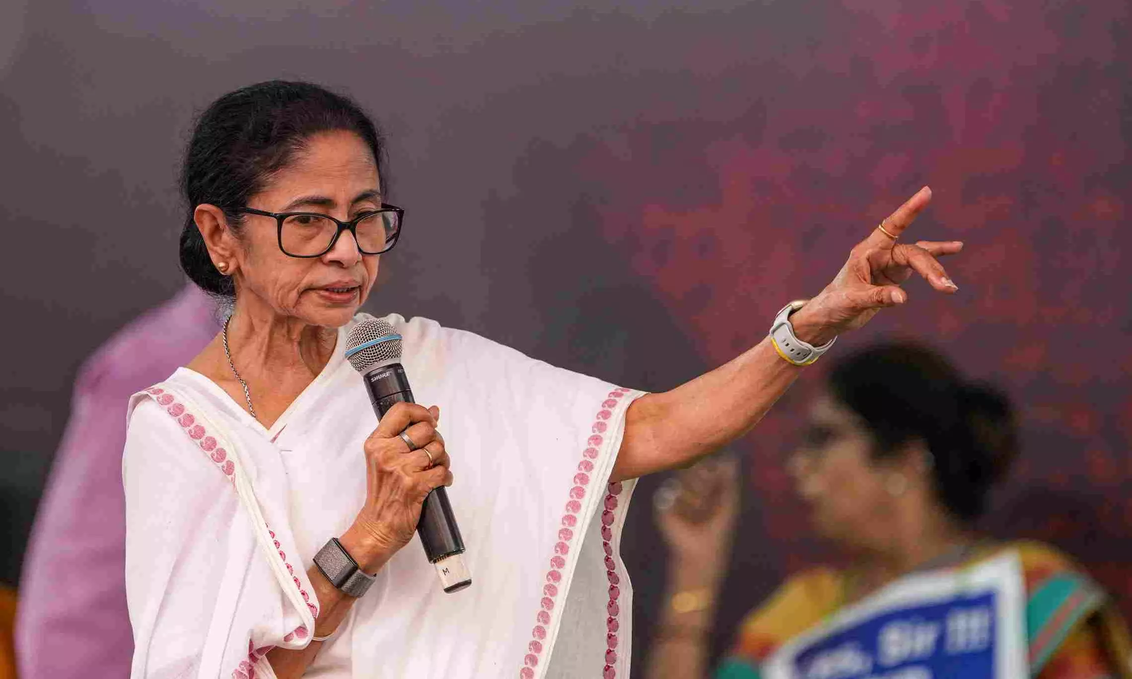 Hours before MCC sets in, Mamata gives hike to priests and clerics, clears DA arrears Hours before MCC sets in, Mamata gives hike to priests and clerics, clears DA arrears