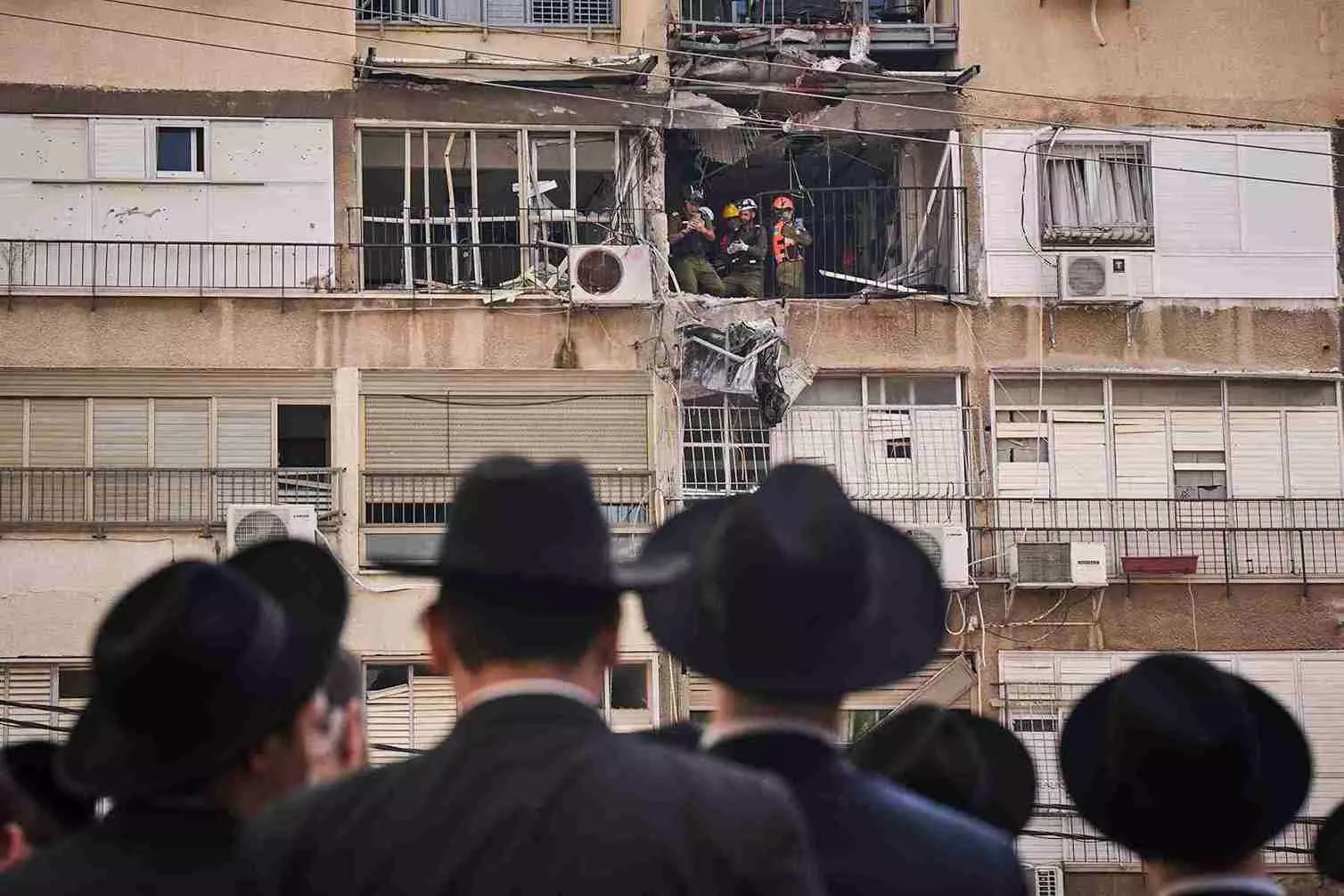 Trump Demands 7 Nations Police Hormuz Strait