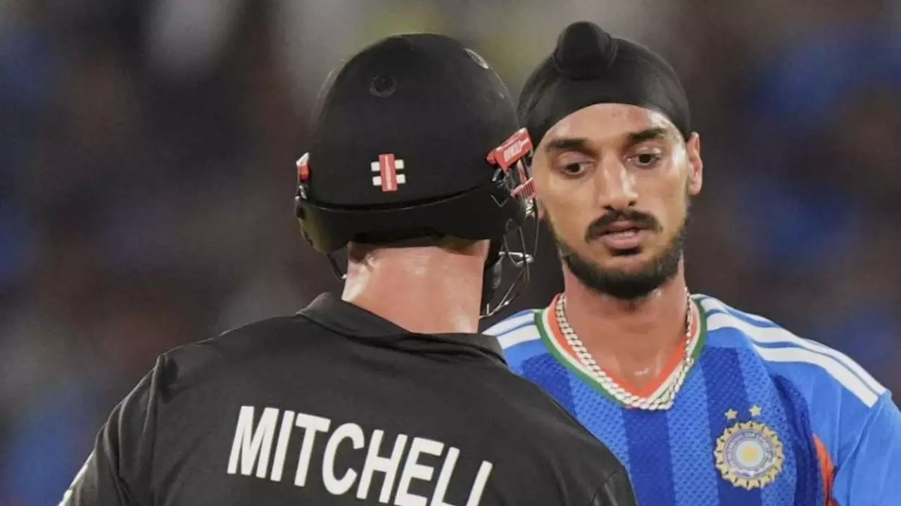 Daryl Mitchell, Arshdeep Singh