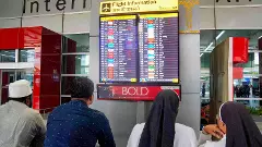 People at New Delhi airport