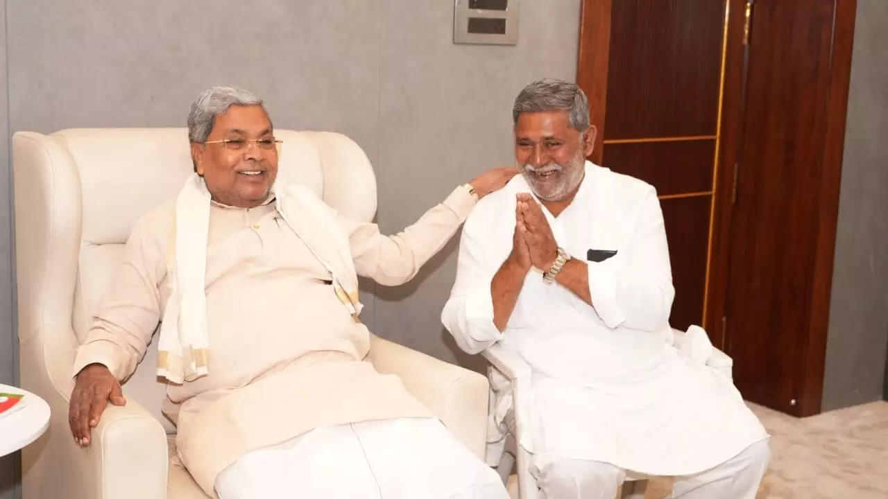 Congress leader Sadiq Pailwan with Karnataka Chief Minister Siddaramaiah.