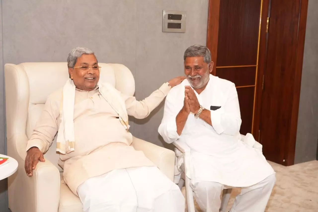Congress leader Sadiq Pailwan with Karnataka Chief Minister Siddaramaiah. Congress leader Sadiq Pailwan with Karnataka Chief Minister Siddaramaiah.