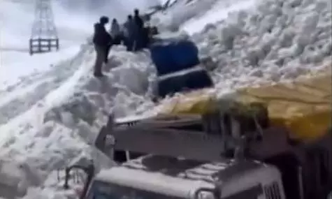 avalanches on Srinagar-Leh highway avalanches on Srinagar-Leh highway