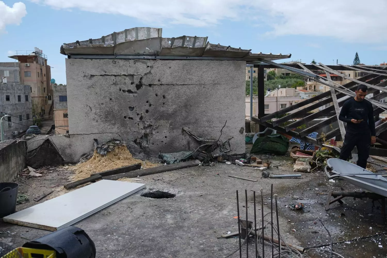 रहना! ईरान ने खाड़ी पड़ोसियों पर नए हमले शुरू किए, दुबई के जल क्षेत्र में तेल टैंकर को निशाना बनाया