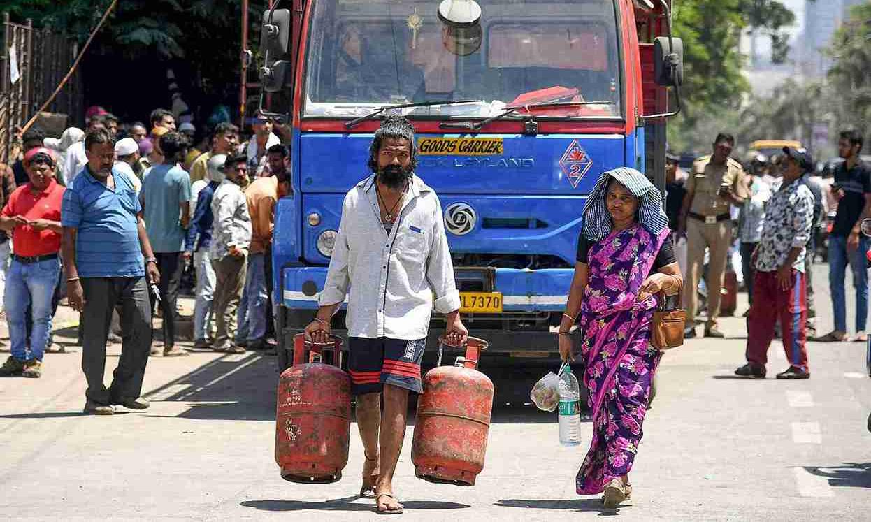 LPG crisis, polls, SIR trigger exodus of migrant workers from cities