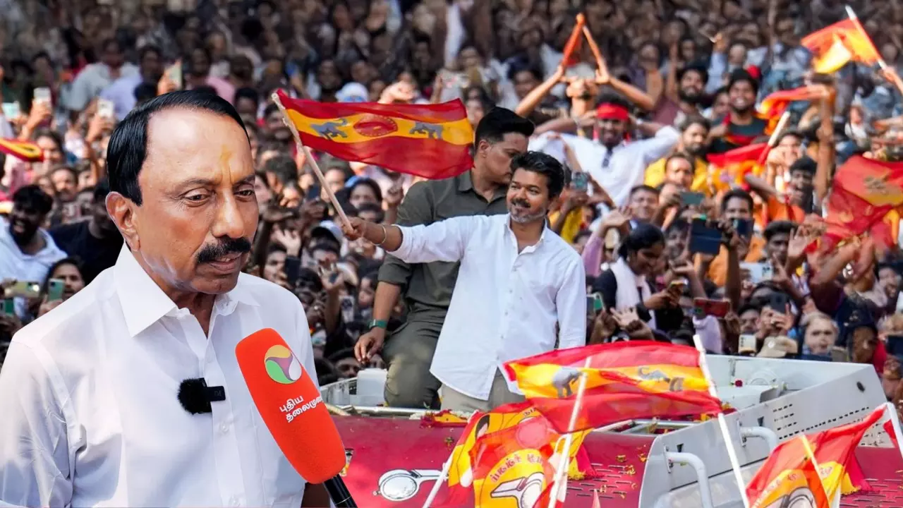 Veteran leader Sengottaiyan addressing supporters