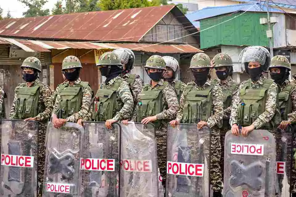 Protesters clash with security forces in Manipurs Bishnupur, prohibitory orders imposed Protesters clash with security forces in Manipurs Bishnupur, prohibitory orders imposed