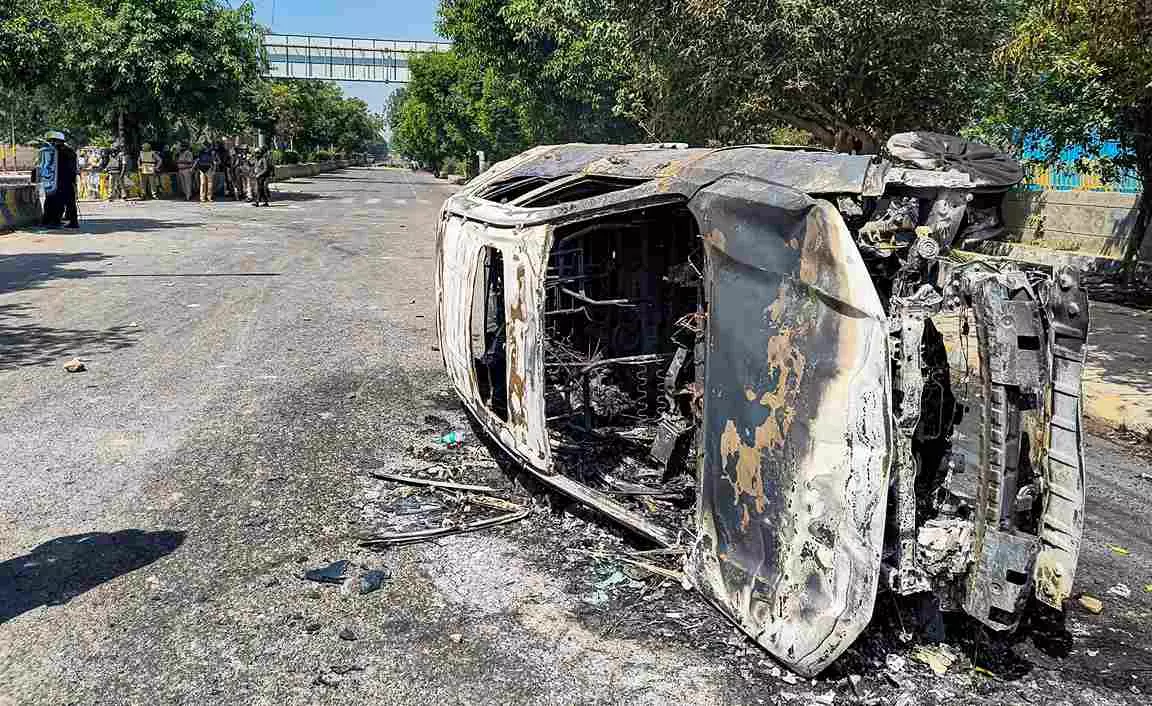 Noida wage protest turns violent, triggers arson, traffic chaos at Delhi border Noida wage protest turns violent, triggers arson, traffic chaos at Delhi border