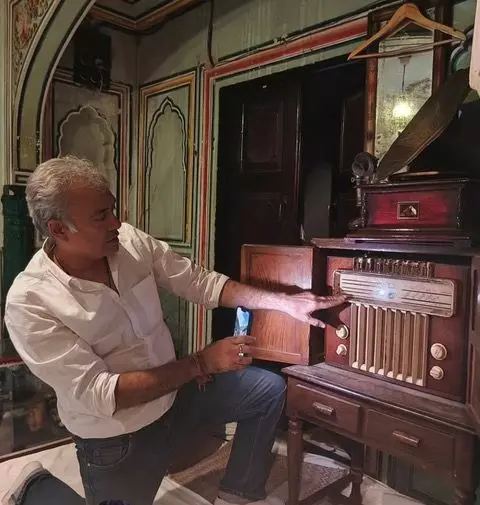The 1918 radio at the Seth haveli. Photo: By special arrangement