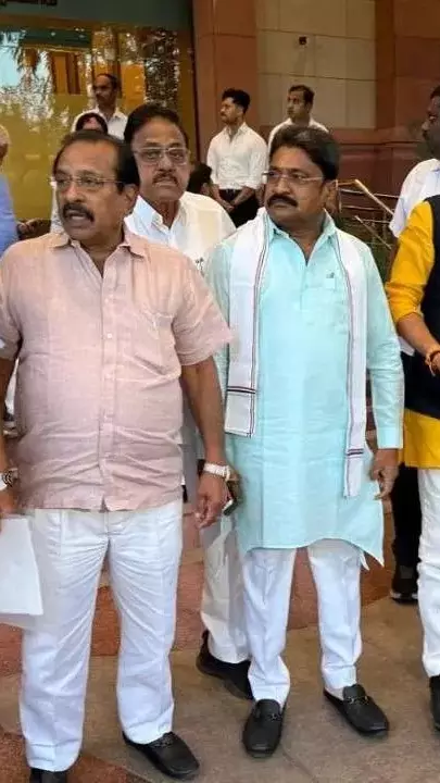 Amid Cabinet-reshuffle and CM-change calls, resignation and sackings rock Karnataka Cong Amid Cabinet-reshuffle and CM-change calls, resignation and sackings rock Karnataka Cong