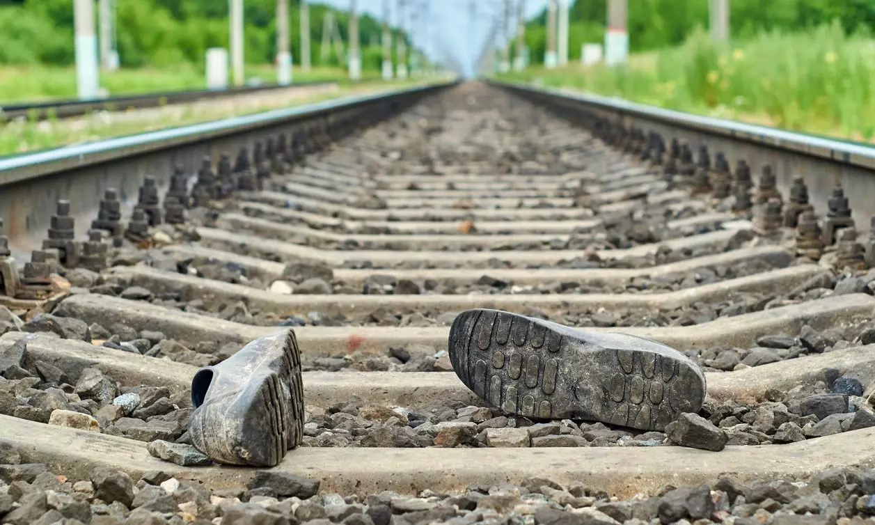 Five killed near Prayagraj as curiosity turns fatal on tracks Five killed near Prayagraj as curiosity turns fatal on tracks