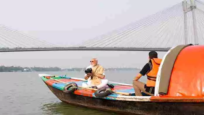 Mamata mocks Modi over Hooghly boat ride, asks how clean Yamuna is