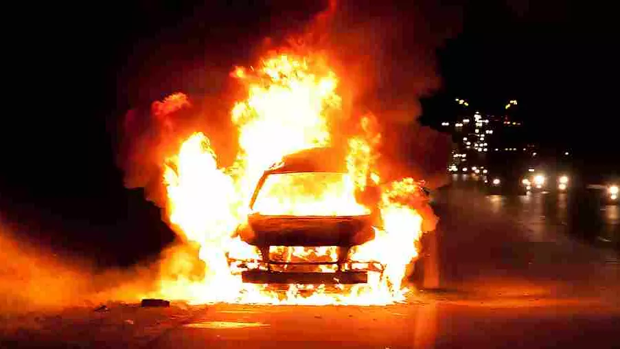 UP: Two drivers burnt alive after multiple vehicle collision in Bahraich