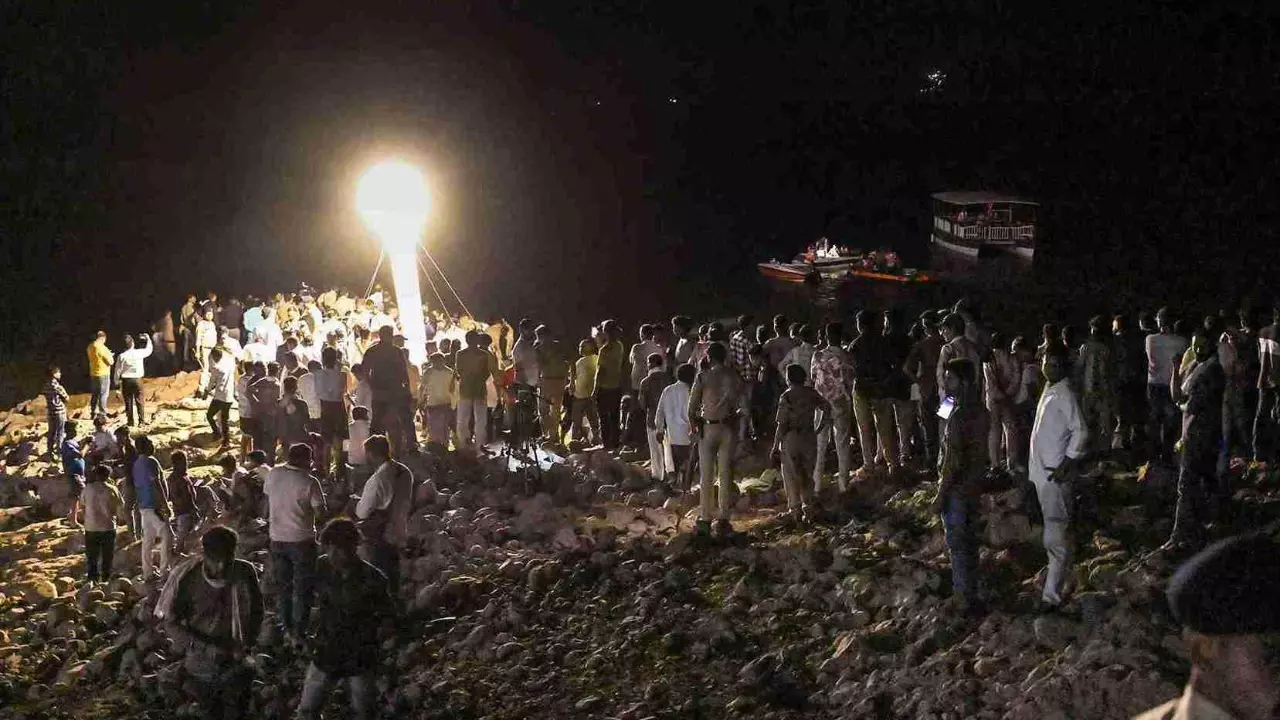 4 dead, 10 missing as tourist boat overturns in Jabalpur dam reservoir
