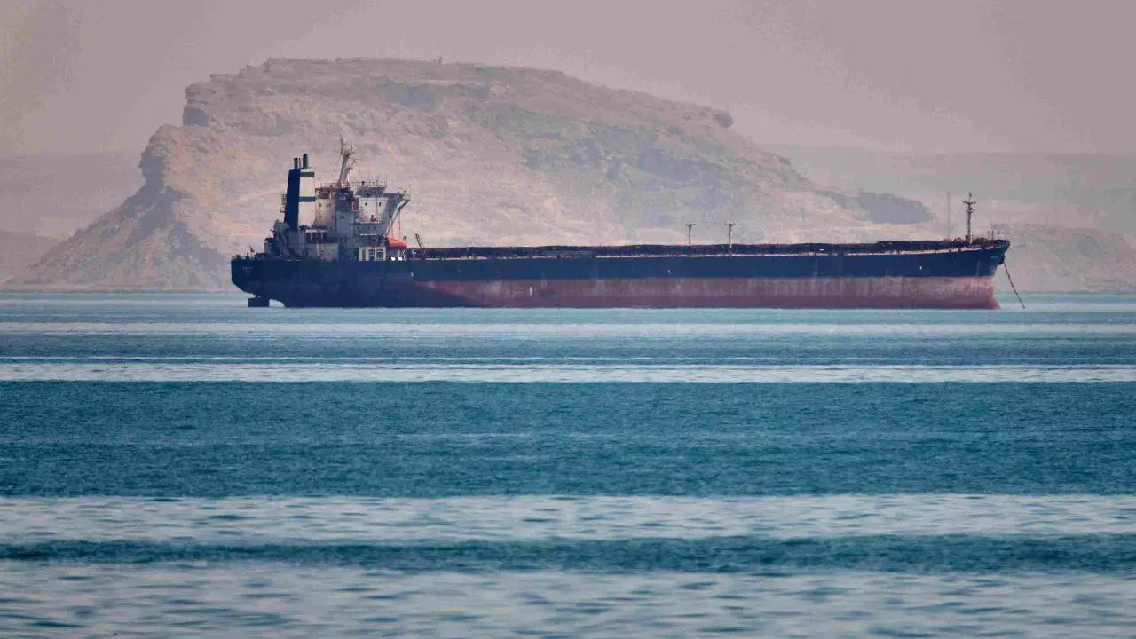 Iran warns US against attacks on its oil tankers