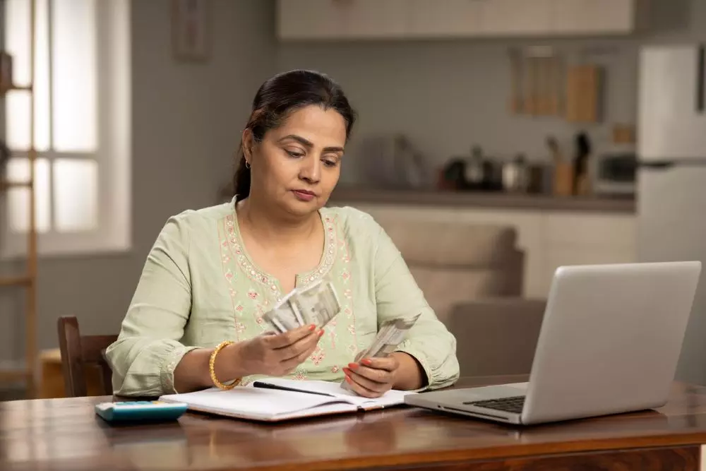 Experts advice always have liquid cash worth six to 12 months of expenses to tide over emergencies. Photo: iStock