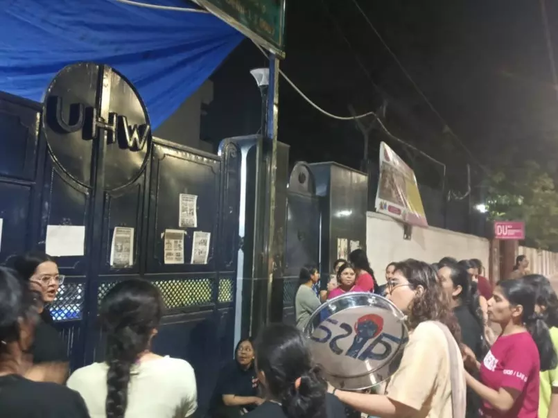 Delhi University women’s hostel students stage overnight protest Delhi University women’s hostel students stage overnight protest