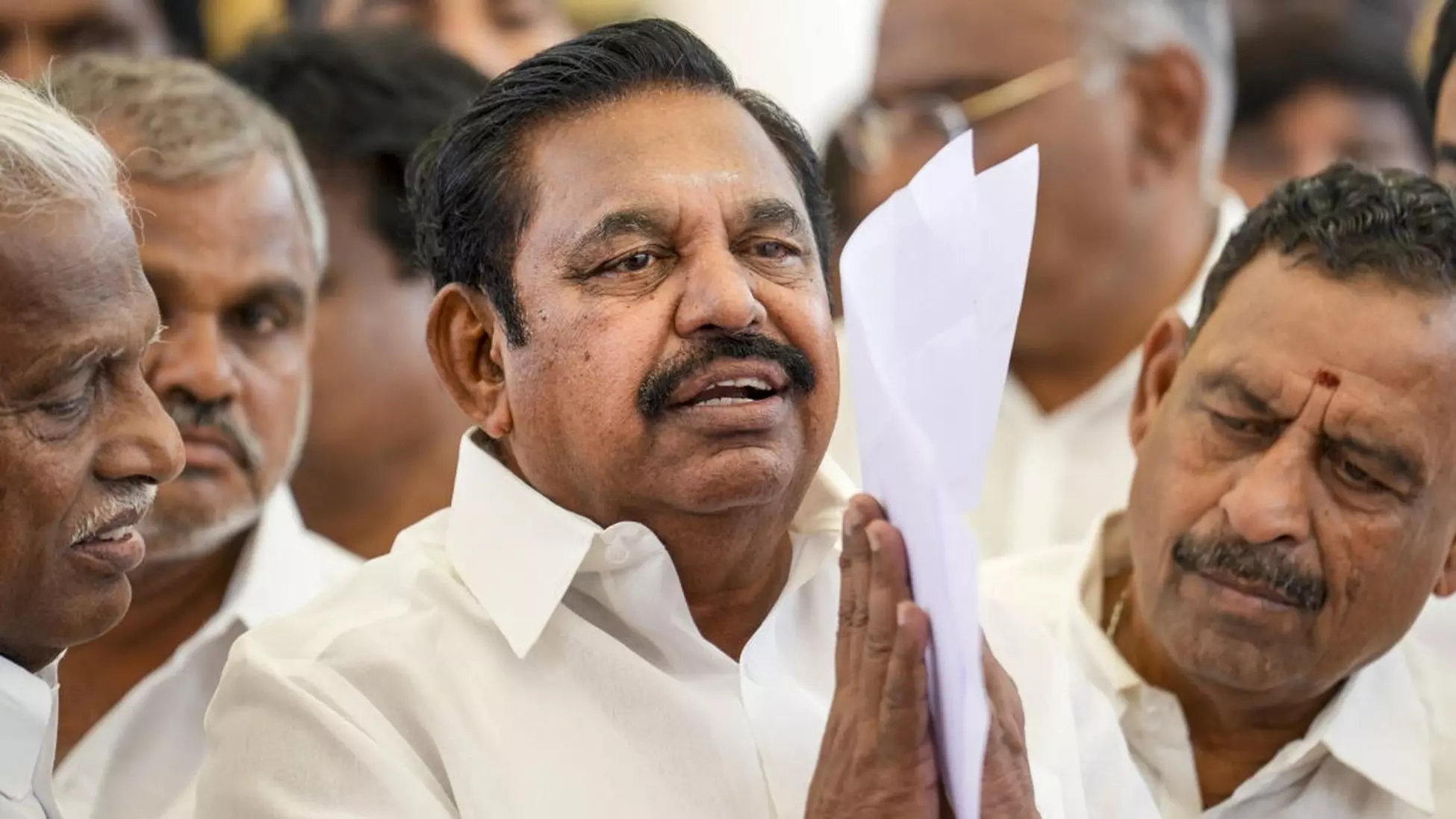 AIADMK EPS Velumani factions weakened fter exit of three MLAs AIADMK EPS Velumani factions weakened fter exit of three MLAs