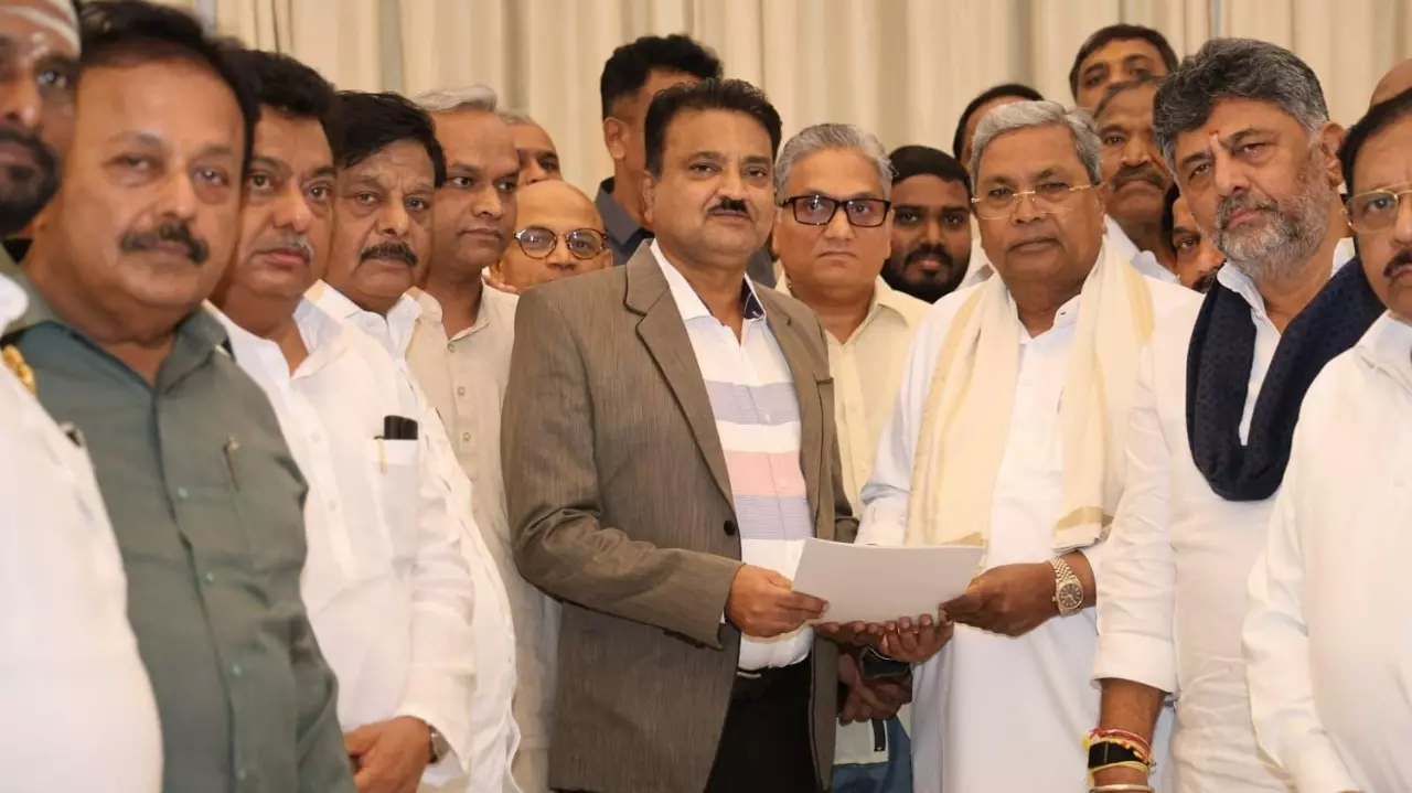 Siddaramaiah submits his resignation