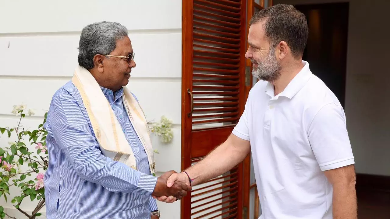 Day after resigning as Karnataka CM, Siddaramaiah meets Rahul Gandhi in Delhi