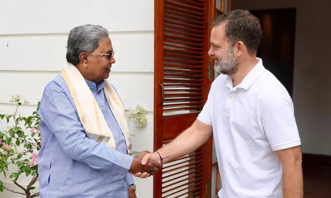 Day after resigning as Karnataka CM, Siddaramaiah meets Rahul Gandhi in Delhi Day after resigning as Karnataka CM, Siddaramaiah meets Rahul Gandhi in Delhi