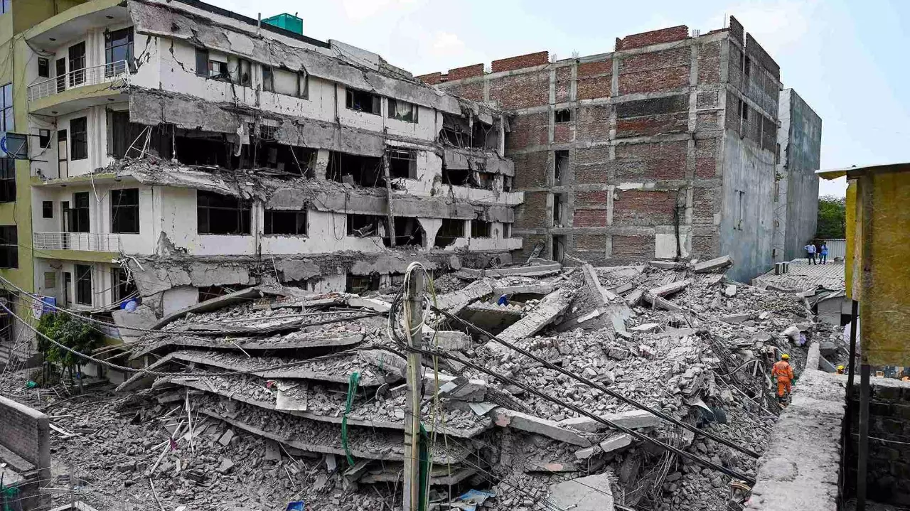 Saket building collapse