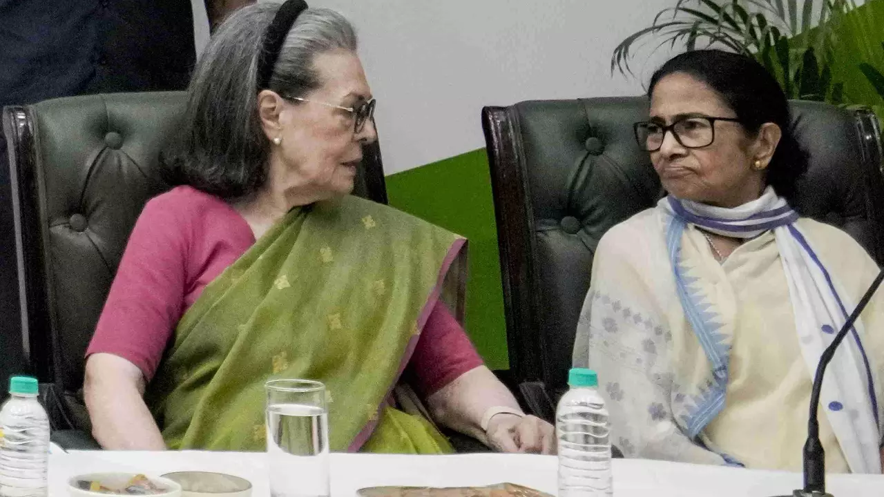 Sonia Gandhi Mamata Banerjee