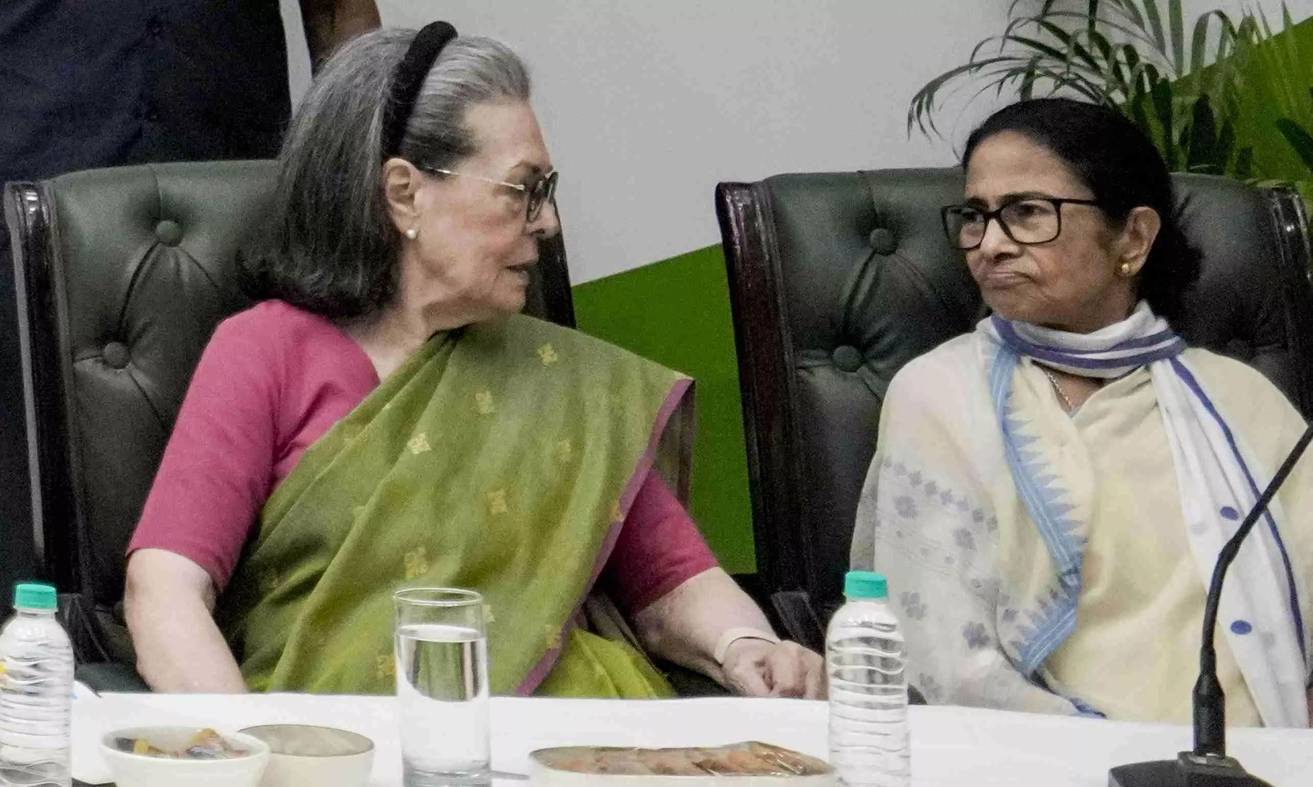 Sonia Gandhi Mamata Banerjee Sonia Gandhi Mamata Banerjee