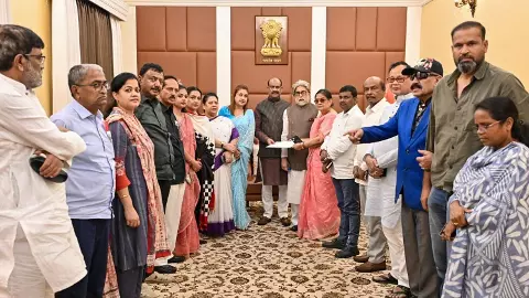 Rebel MPs meet Lok Sabha Speaker Om Birla Rebel MPs meet Lok Sabha Speaker Om Birla