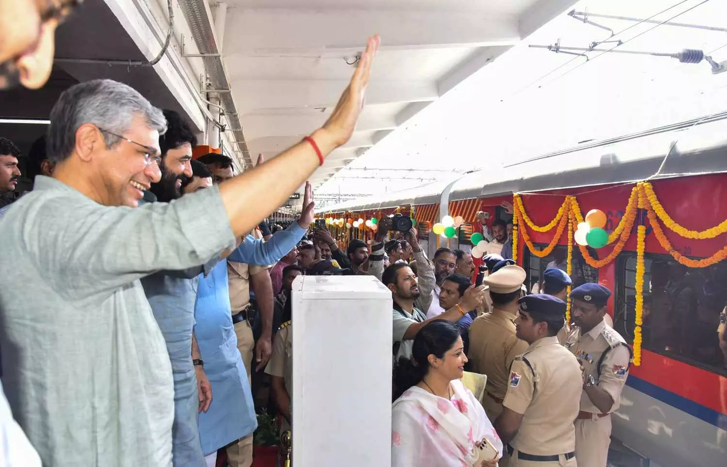 Ashwini Vaishnaw launching Pune-Shirdi Express Ashwini Vaishnaw launching Pune-Shirdi Express