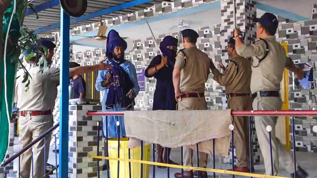 Two Nihang Sikhs descend from Uttarakhand gurdwara roof as dialogue continues