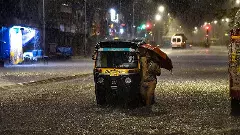Heavy rain lashes Mumbai; waterlogging, traffic disruptions reported