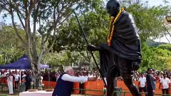 PM Modi pays tribute to Gandhi, meets Indian diaspora in Seychelles