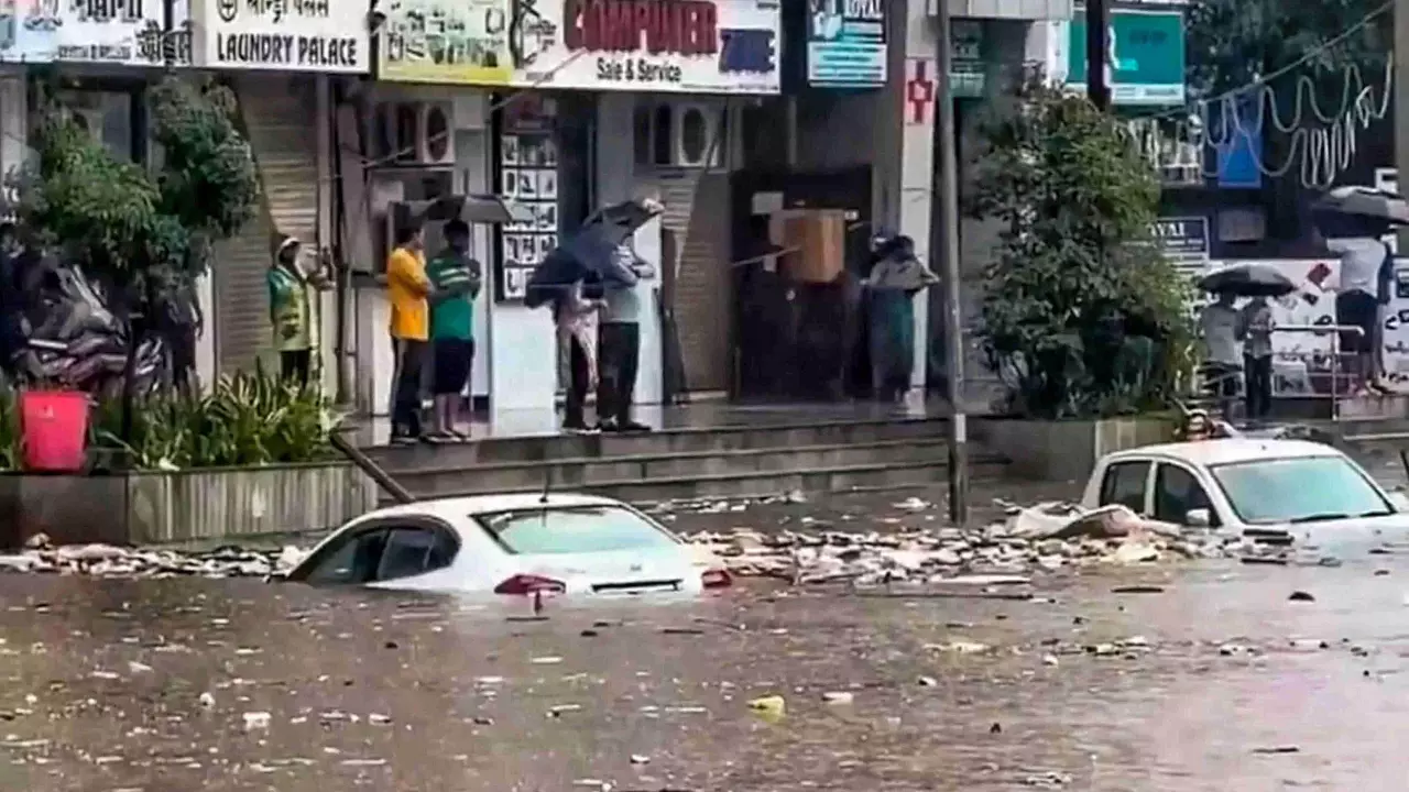 Monsoon lashes India: Rain cripples Mumbai, schools shut; several coastal states on alert