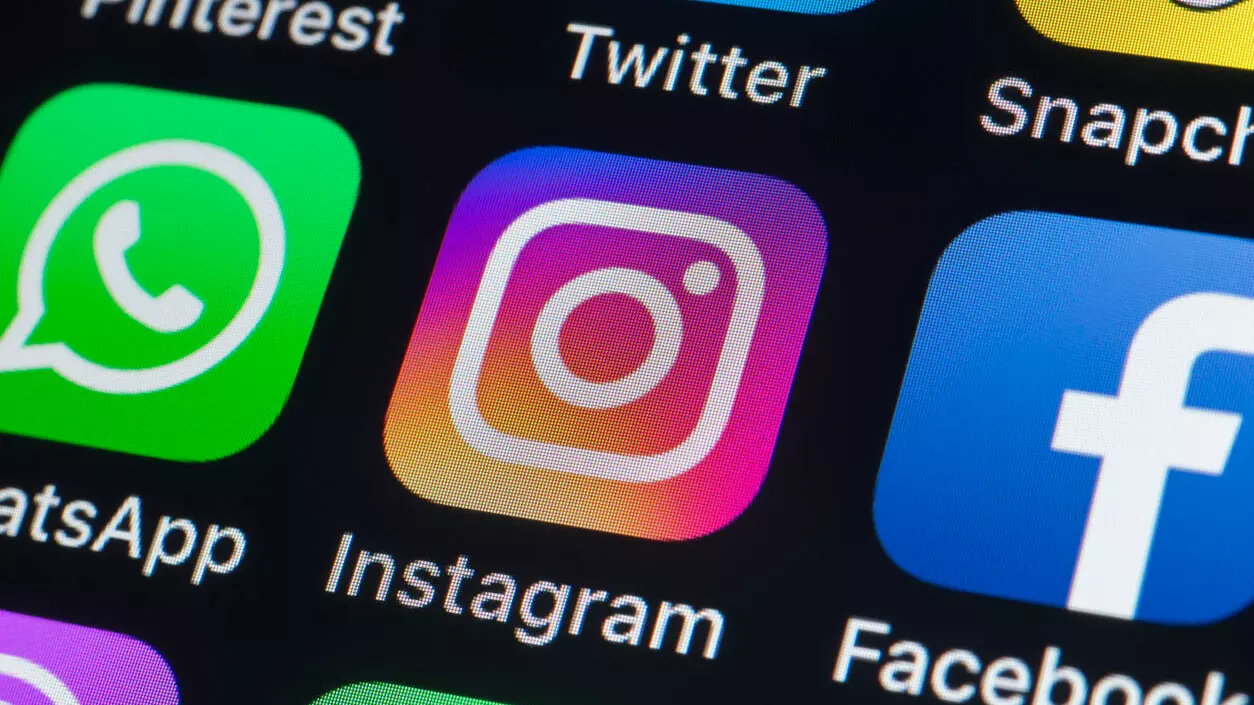 SC directs restoration of AAP Gujarat’s Facebook, Instagram accounts