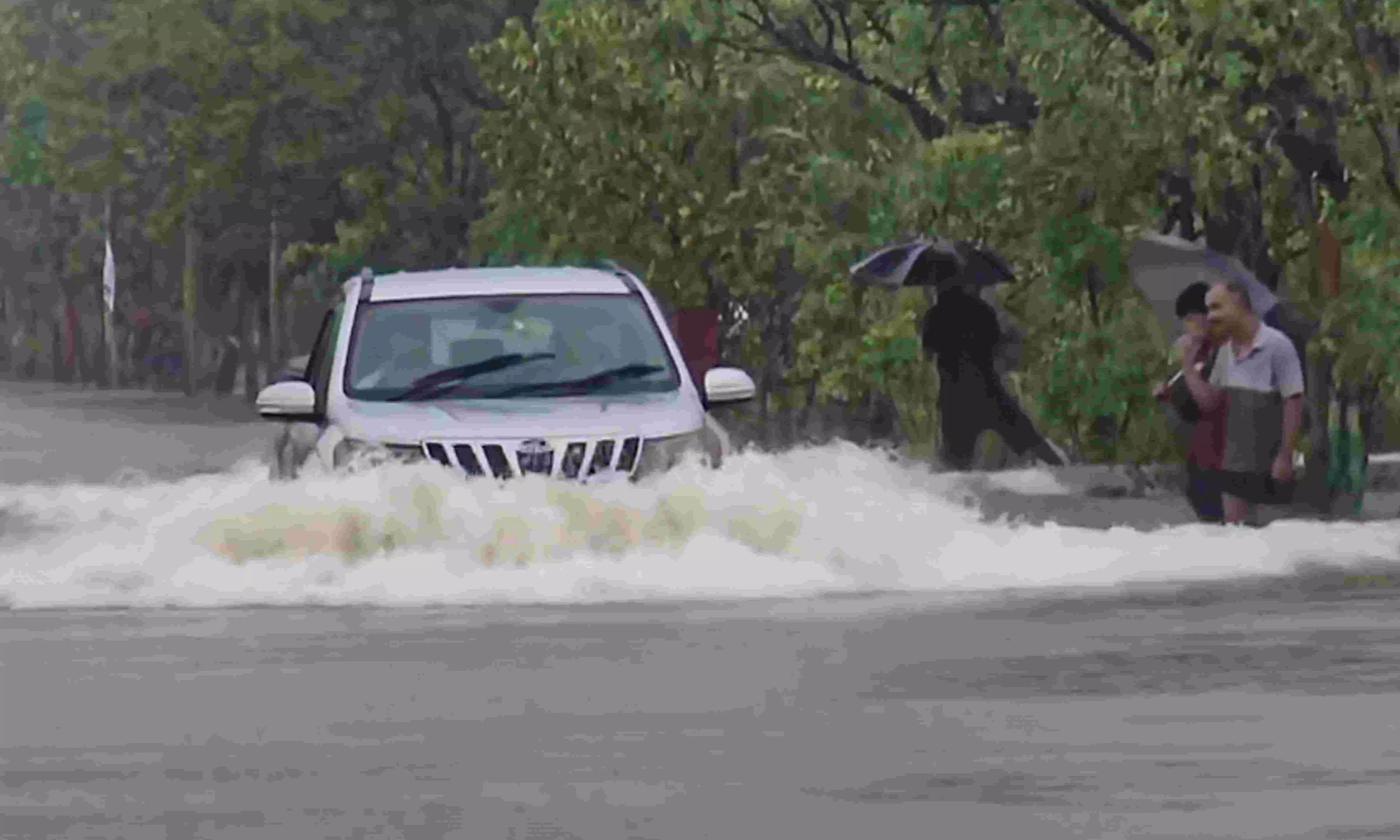 waterlogged road in Vasai, Maharashtra waterlogged road in Vasai, Maharashtra