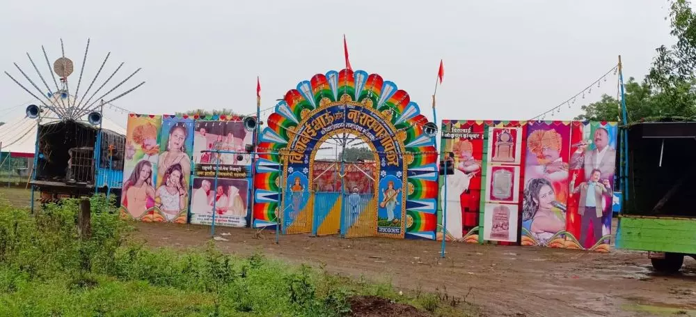 Today, Vithabais grandsons, Mohit and Rohit, juggle performances with the relentless work of keeping the Vithabai Narayangaonkar Tamasha Phad, one of Maharashtra’s oldest surviving tamasha companies, on the road. Photo: By special arrangement