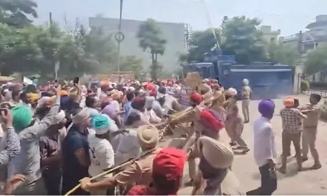 Punjab Police use batons, teargas, water cannons to disperse protesting MGNREGA workers Punjab Police use batons, teargas, water cannons to disperse protesting MGNREGA workers