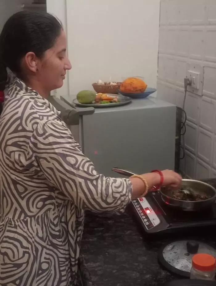 Malhar Singh cooks chandleva. Photo: By special arrangement