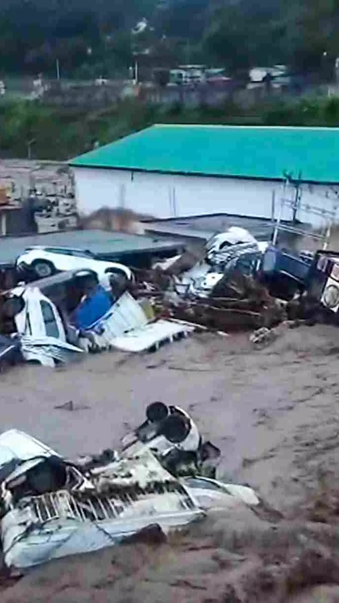J-K: Flash floods, landslides wreak havoc in Poonch-Rajouri belt; 11 dead, several missing J-K: Flash floods, landslides wreak havoc in Poonch-Rajouri belt; 11 dead, several missing