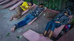 CJP supporters sleeping on pavement in Delhi