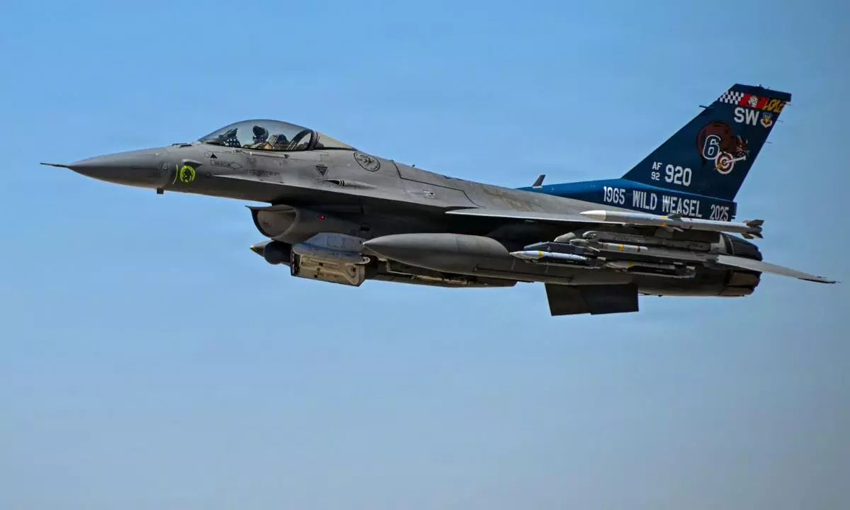US Air Force F16 fighter jet US Air Force F16 fighter jet