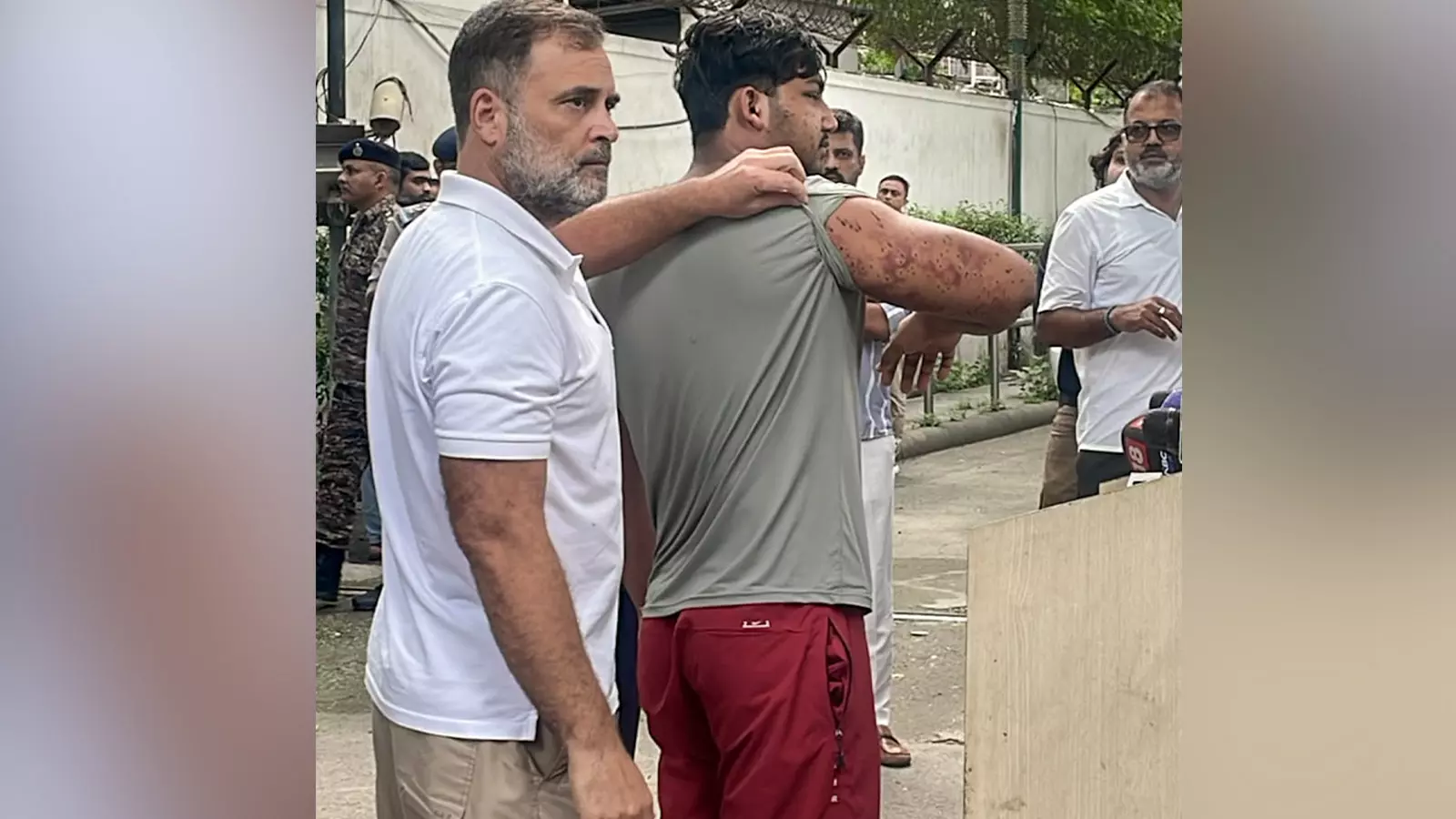 Leader of Opposition Rahul Gandhi and injured CJP protester Leader of Opposition Rahul Gandhi and injured CJP protester