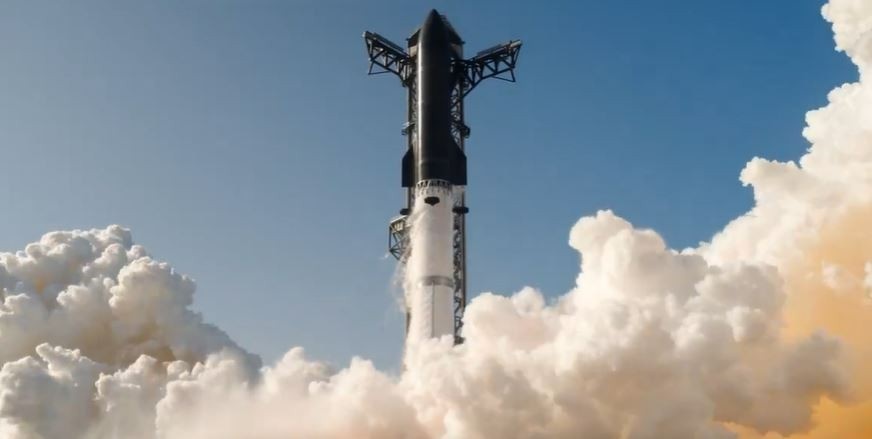 SpaceX launches Starship on another test flight with most advanced Starlinks