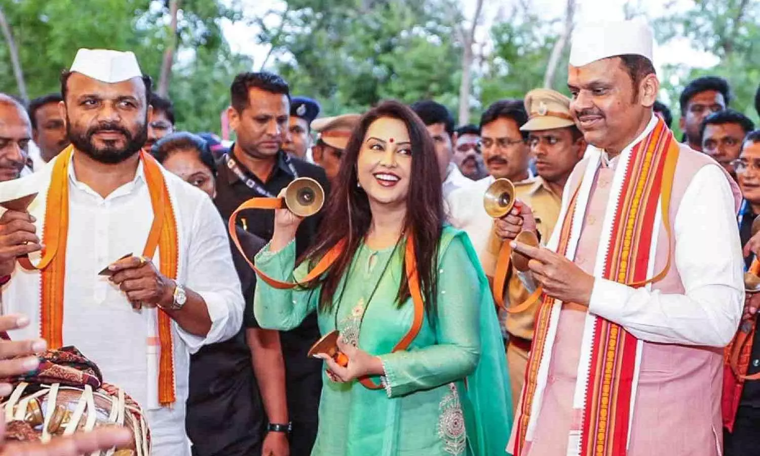 Amruta Fadnavis (centre), Devendra Fadnavis (right) Amruta Fadnavis (centre), Devendra Fadnavis (right)