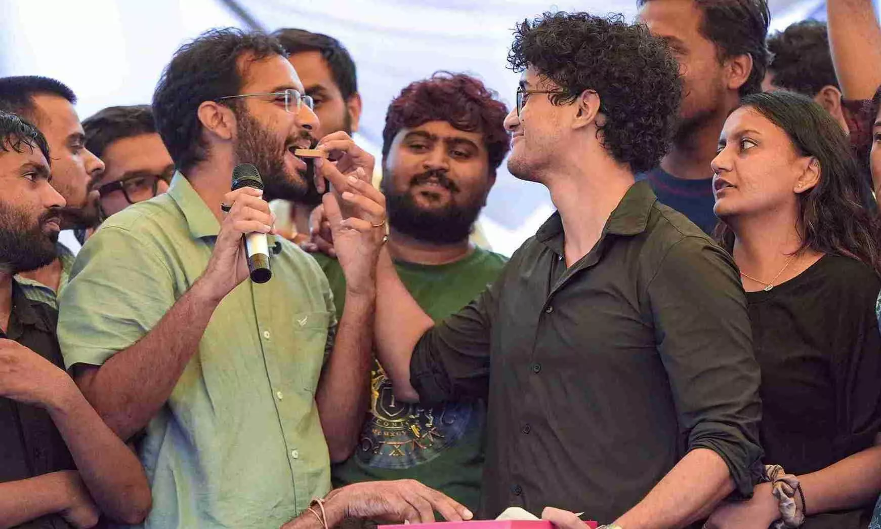 LIVE | Pralhad Joshi gets additional charge of education ministry; CJP withdraws protest LIVE | Pralhad Joshi gets additional charge of education ministry; CJP withdraws protest