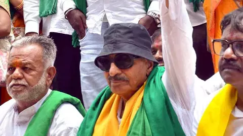 Vatal Nagaraj and other protesters Vatal Nagaraj and other protesters