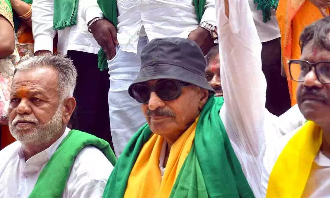 Vatal Nagaraj and other protesters Vatal Nagaraj and other protesters